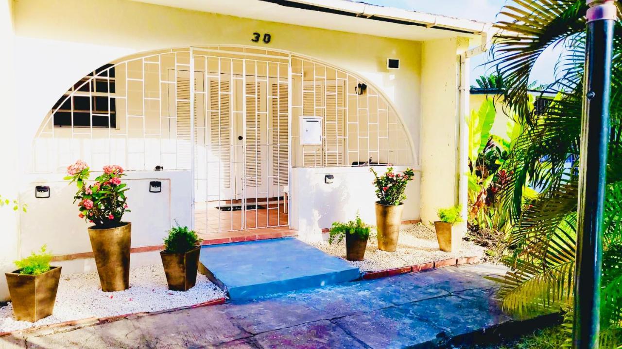 Sugalove Villa 30 Flamboyant Ave سانت جيمس المظهر الخارجي الصورة